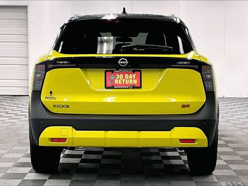 New 2026 Nissan Kicks SR w/ Cold Weather Package FWD image 5
