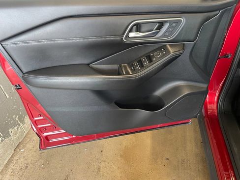 Certified 2024 Nissan Rogue Platinum FWD image 9