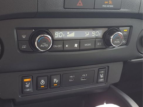 Used 2022 Nissan Frontier SV image 8