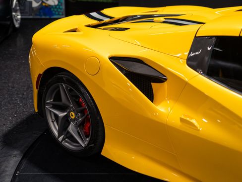 Used 2021 Ferrari F8 Tributo RWD image 3