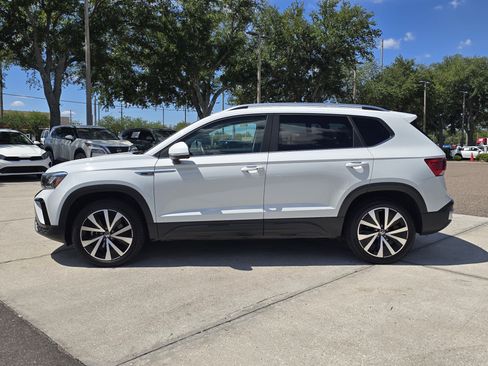 Used 2024 Volkswagen Taos SE FWD image 5