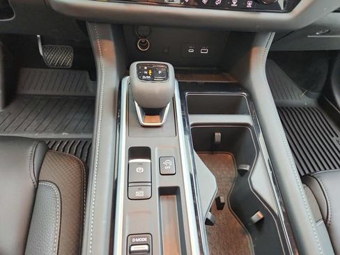 Used 2025 Nissan Pathfinder SL FWD image 26