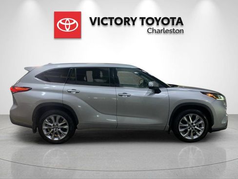 Used 2022 Toyota Highlander Limited AWD/4WD image 6