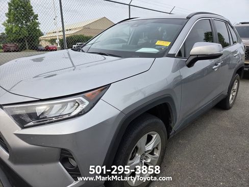 Used 2020 Toyota RAV4 XLE FWD image 4