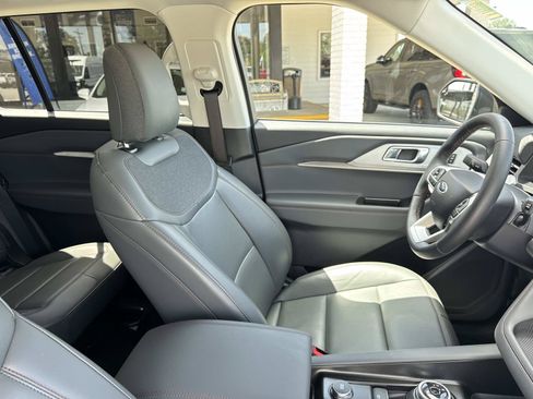 Certified 2026 Ford Explorer Active w/ Active Comfort Package RWD image 10