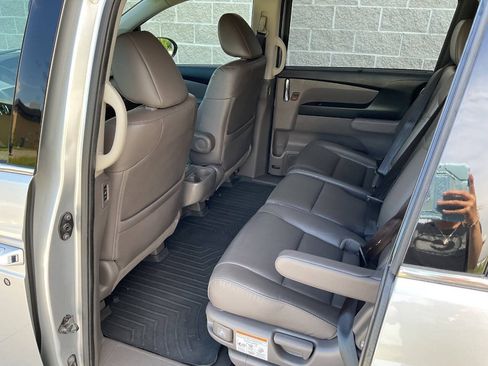 Used 2014 Honda Odyssey Touring Elite image 38