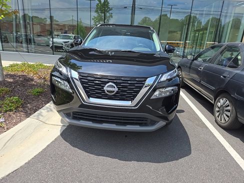 Used 2023 Nissan Rogue SV FWD image 2