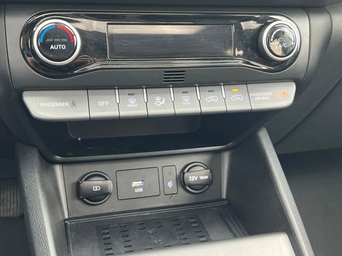 Used 2023 Hyundai Kona Limited AWD/4WD image 36