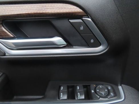 Used 2025 Chevrolet Silverado 1500 LT image 12