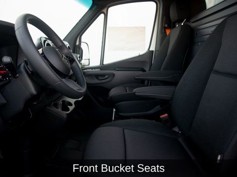 Used 2025 Mercedes-Benz Sprinter 2500 image 36