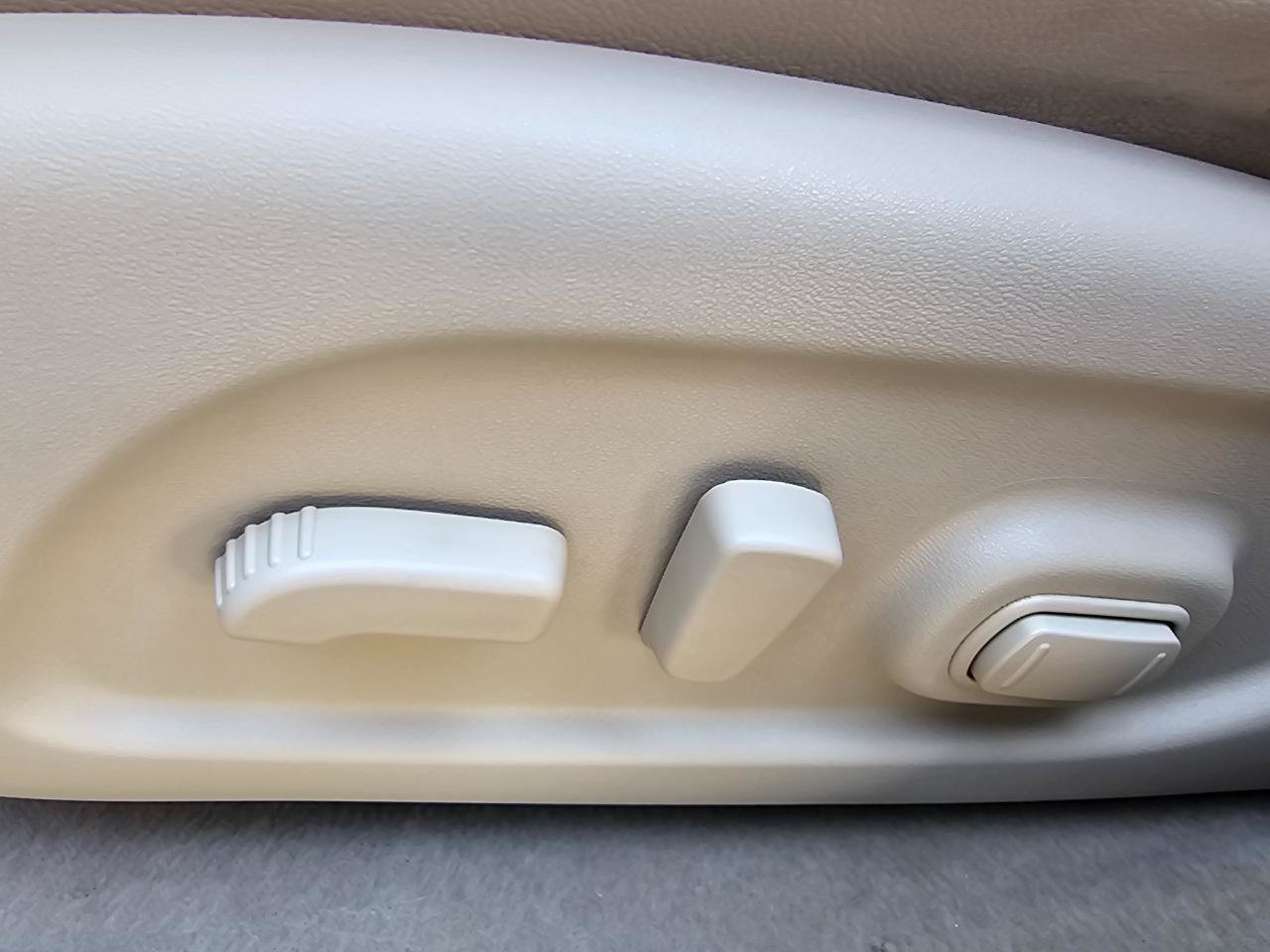 Used 2014 Nissan Pathfinder Platinum w/ Platinum Premium Package FWD image 35
