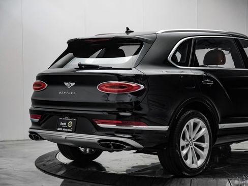 Used 2023 Bentley Bentayga Extended Wheelbase AWD/4WD image 15