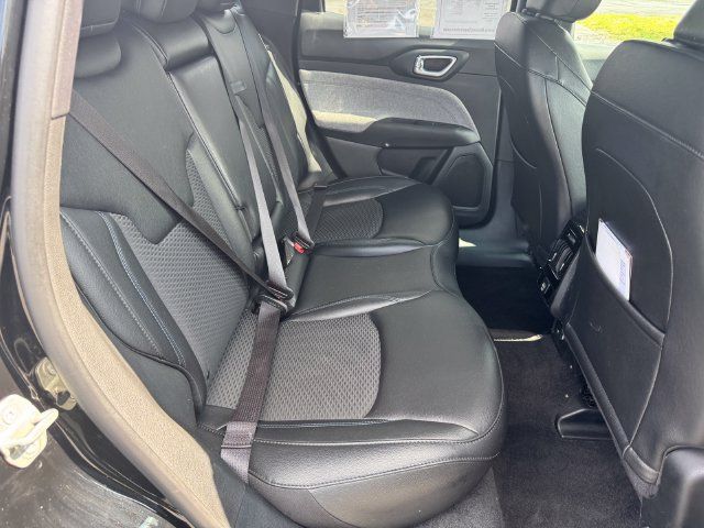 Certified 2024 Jeep Compass Latitude AWD/4WD image 17
