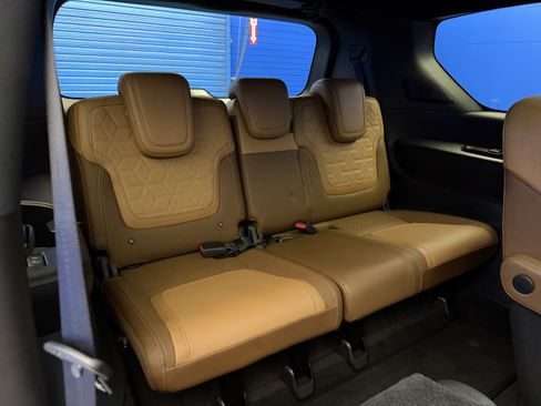 Used 2025 Nissan Armada Platinum Reserve AWD/4WD image 32