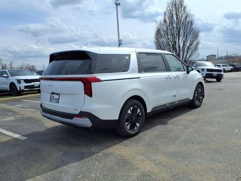 New 2026 Kia Carnival LXS FWD image 2