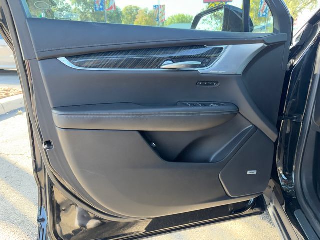 Used 2022 Cadillac XT6 Premium Luxury w/ Technology Package FWD image 20