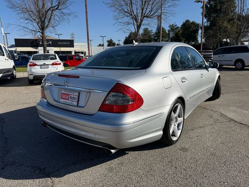 Used 2009 Mercedes-Benz E 350 Sedan image 3