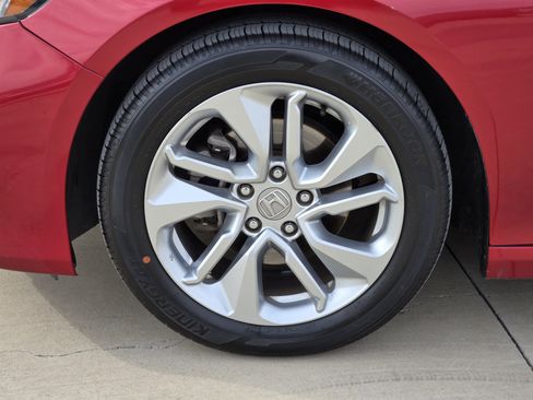 Used 2018 Honda Accord LX image 7