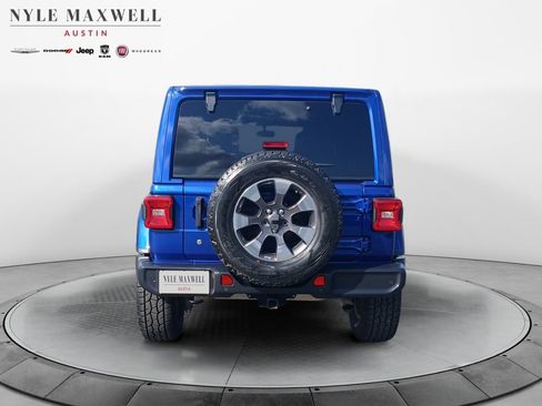 Used 2018 Jeep Wrangler Unlimited Sahara AWD/4WD image 15