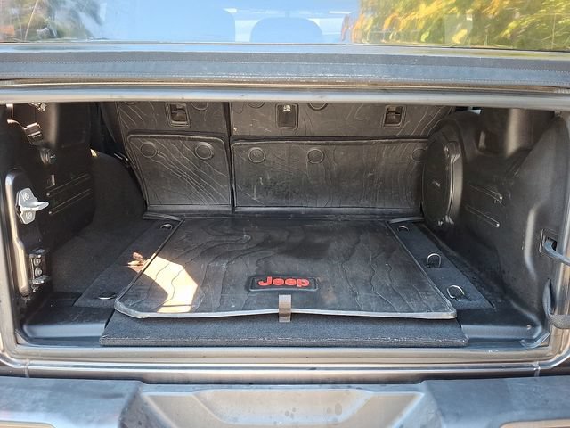Used 2019 Jeep Wrangler Unlimited Sahara AWD/4WD image 29