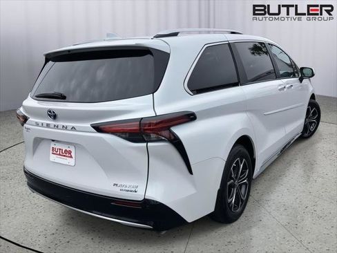 Certified 2024 Toyota Sienna Platinum image 5