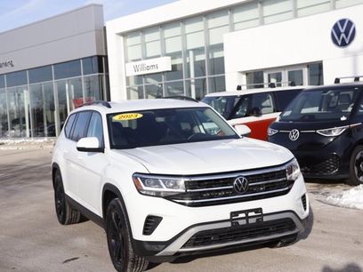 Used 2023 Volkswagen Atlas SE w/ Black Wheel Package