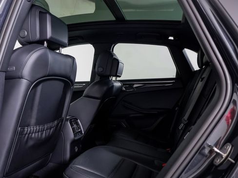 Certified 2026 Porsche Macan AWD/4WD image 7