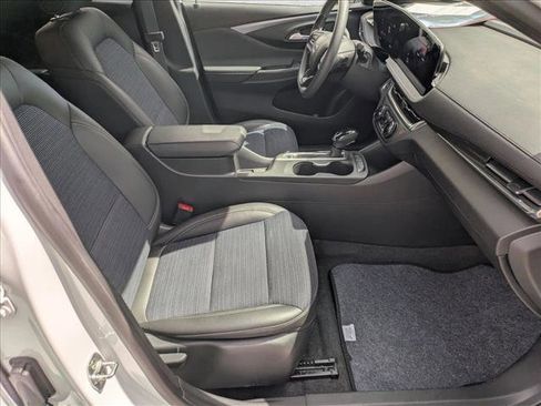 Used 2025 Buick Envista Preferred image 19