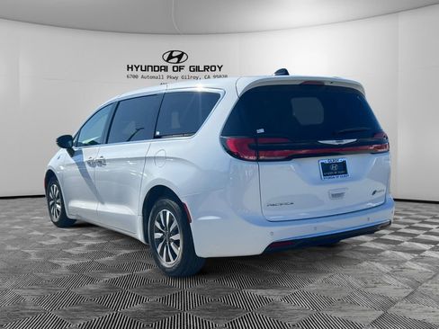 Used 2024 Chrysler Pacifica Select image 7