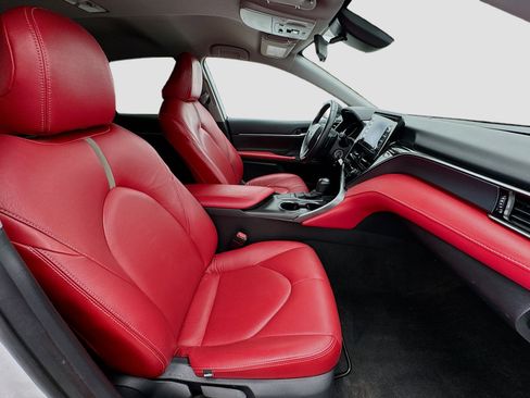 Used 2024 Toyota Camry SE w/ Blackout Package (TMS) image 18