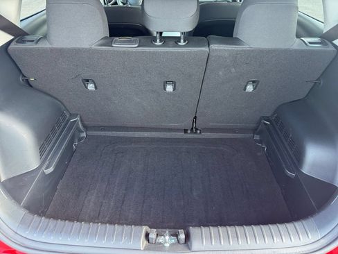 Used 2025 Kia Soul LX w/ LX Technology Package FWD image 24