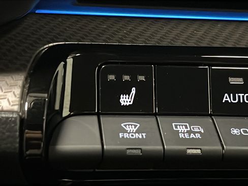 Used 2024 Toyota Prius XLE AWD/4WD image 29