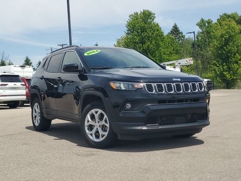 Used 2024 Jeep Compass Latitude AWD/4WD image 32