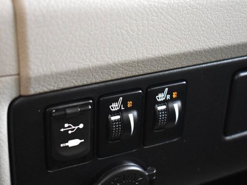 Used 2015 Toyota Sienna XLE w/ XLE Navigation Package FWD image 32