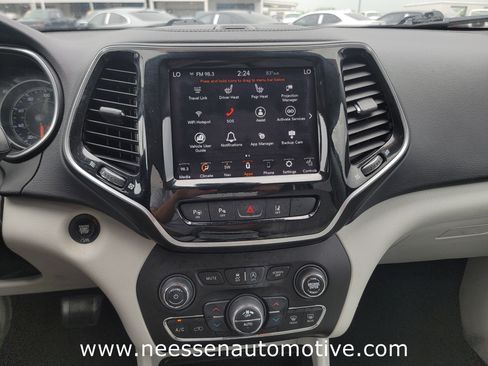 Used 2020 Jeep Cherokee Limited w/ Technology Group FWD image 24