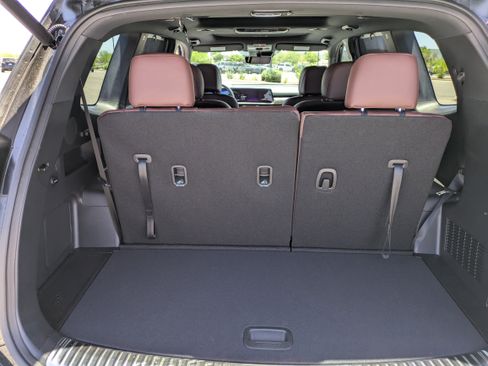 New 2025 Kia Telluride SX w/ SX Captain's Chair Package image 11
