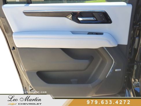 New 2026 Chevrolet Suburban Premier w/ Sun And Tow Package AWD/4WD image 13