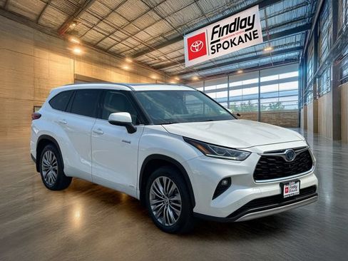Used 2021 Toyota Highlander Platinum AWD/4WD image 2
