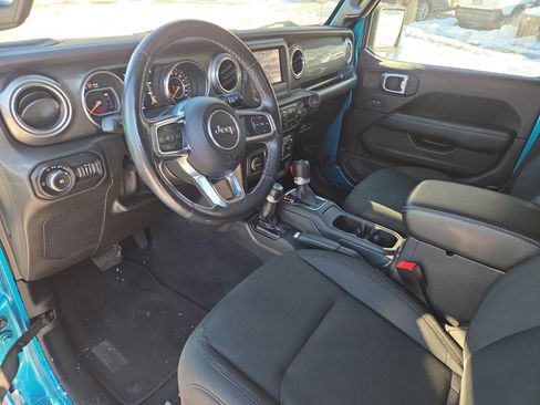 Used 2019 Jeep Wrangler Unlimited Sahara w/ Safety Group image 15