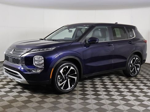 Used 2024 Mitsubishi Outlander SE image 9