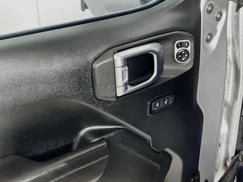 Used 2018 Jeep Wrangler Unlimited Sport S AWD/4WD image 17