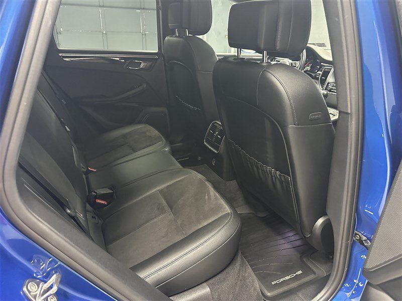 Used 2018 Porsche Macan AWD/4WD image 12