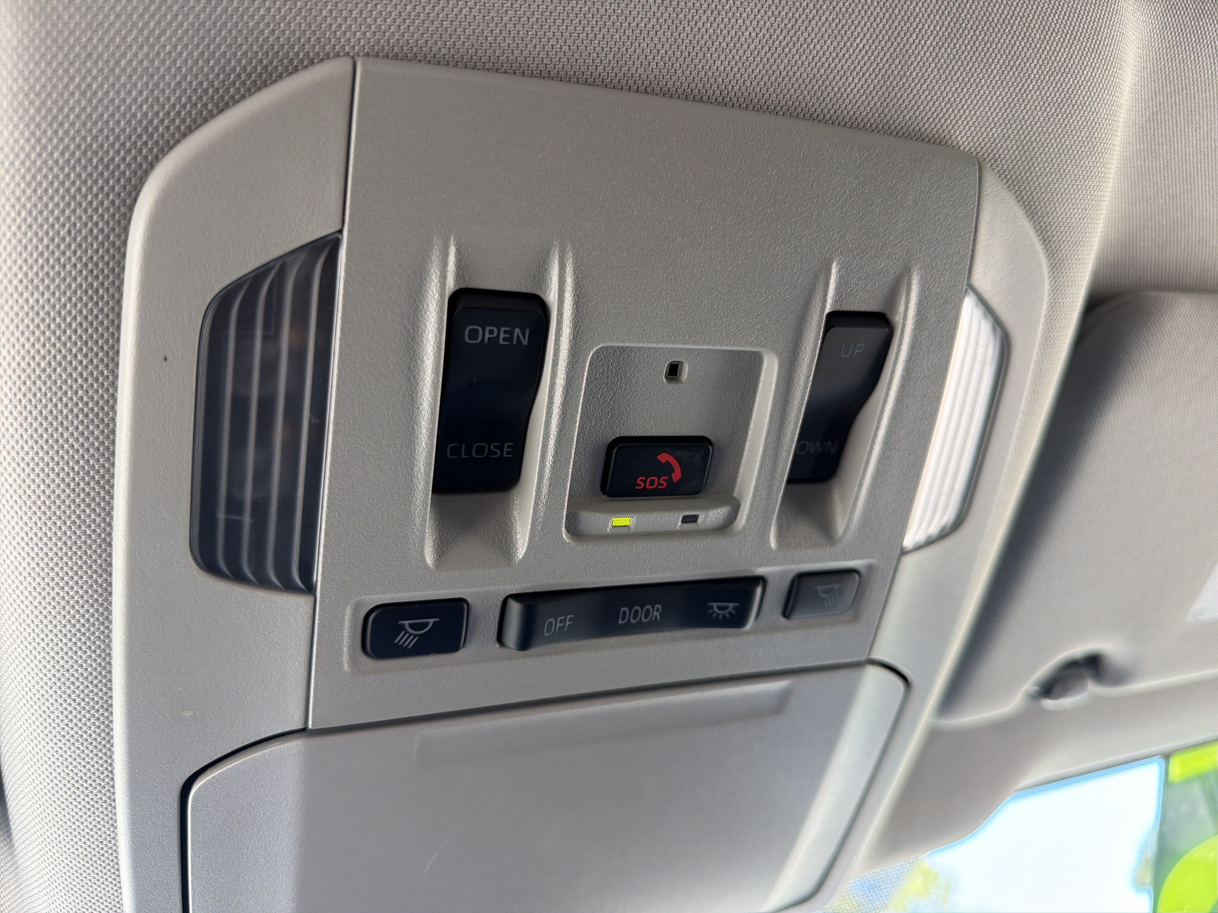 Certified 2025 Toyota Highlander XLE FWD image 5