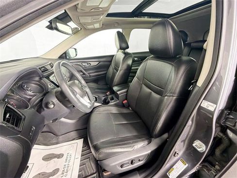 Used 2017 Nissan Rogue SL image 19