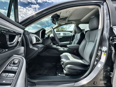 Used 2025 Subaru Outback Limited AWD/4WD image 2