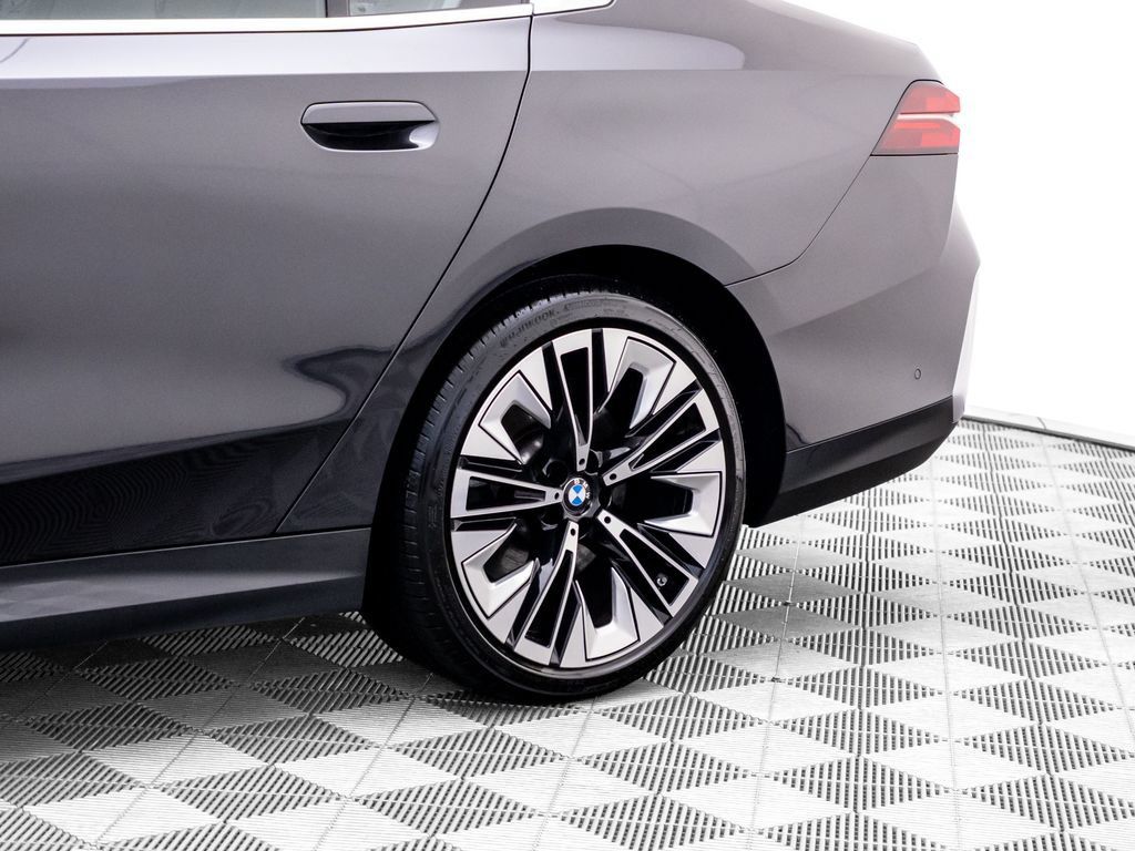 Used 2024 BMW 540i xDrive w/ Premium Package AWD/4WD image 35
