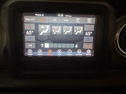 Used 2018 Jeep Wrangler Unlimited Sahara AWD/4WD image 28