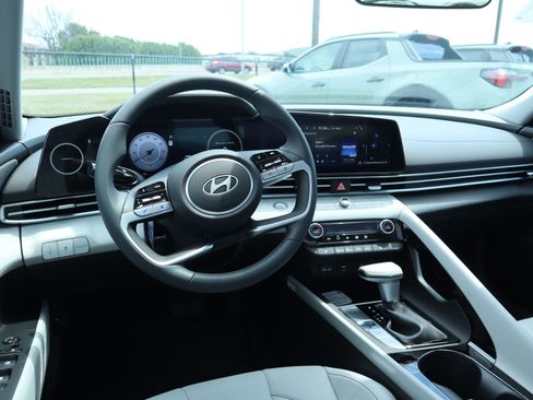 New 2026 Hyundai Elantra Limited FWD image 2
