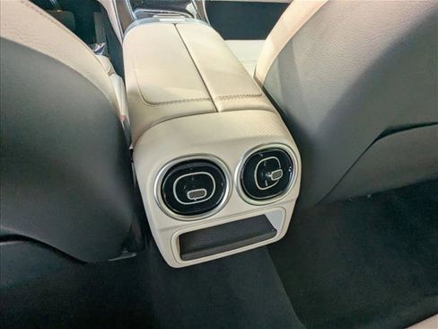 Used 2025 Mercedes-Benz C 300 Sedan image 17