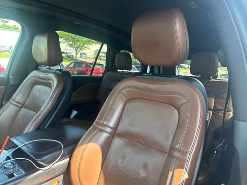 Used 2020 Lincoln Aviator Reserve w/ Equipment Group 201A AWD/4WD image 2